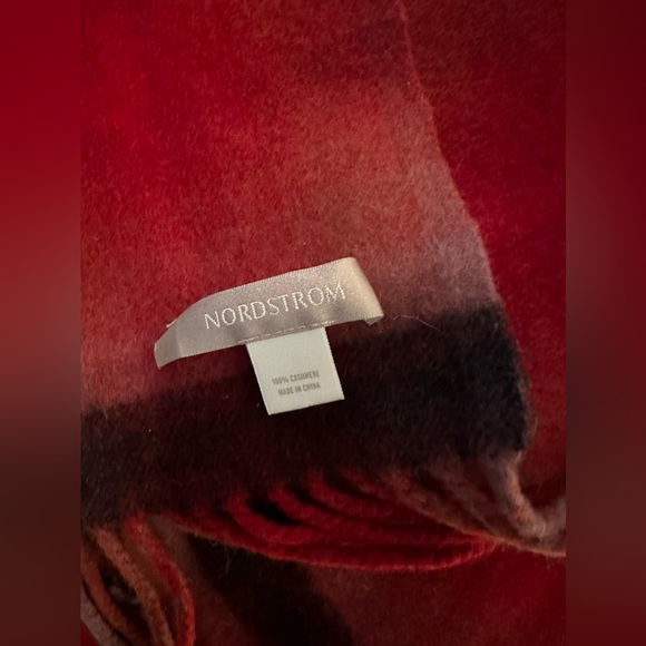 Gorgeous 100% Cashmere Nordstrom Scarf, Red Plaid with Tassels - Picture 2 of 2